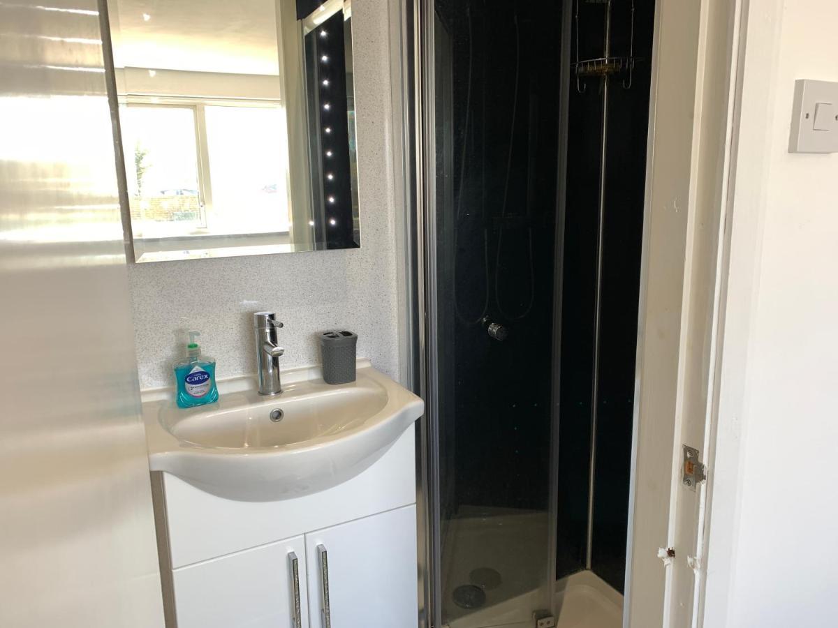 Beach Front Apartment With Free Parking, St Annes 莱瑟姆-圣安妮 外观 照片