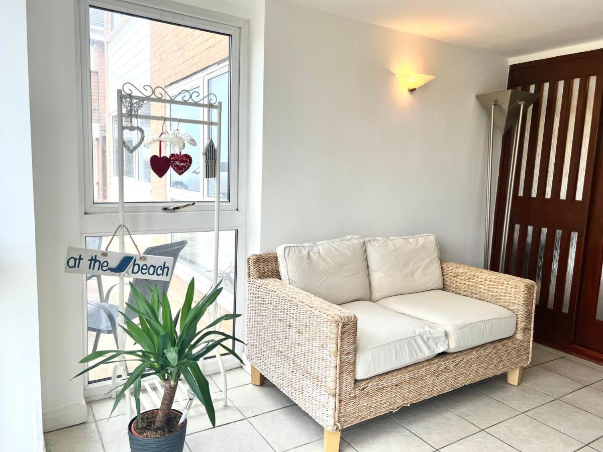 Beach Front Apartment With Free Parking, St Annes 莱瑟姆-圣安妮 外观 照片